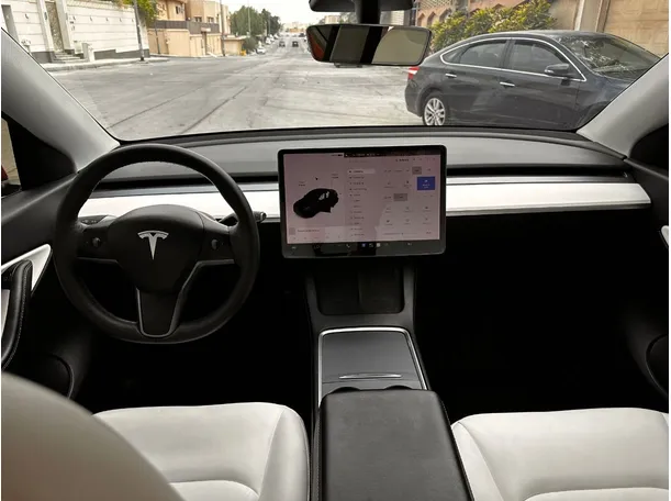 Car image 17