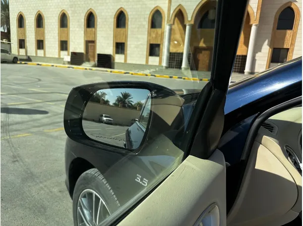 Car image 26