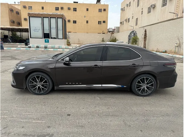 Car image 8