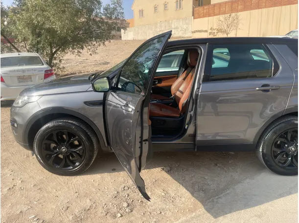 Car image 10