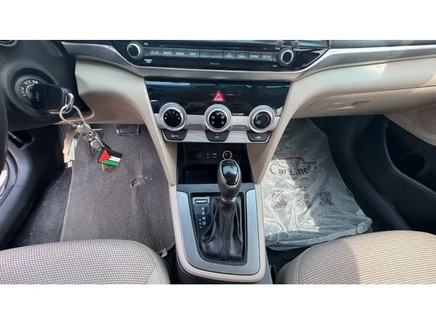 Car image 16