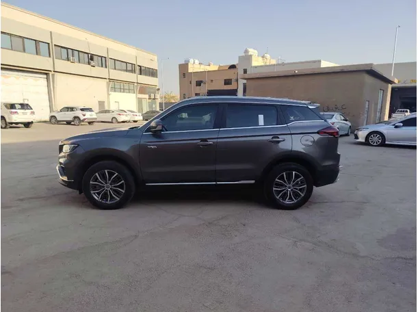 Car image 8