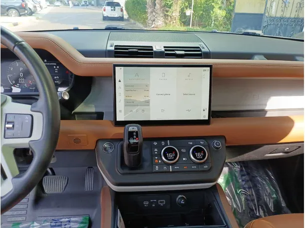 Car image 18