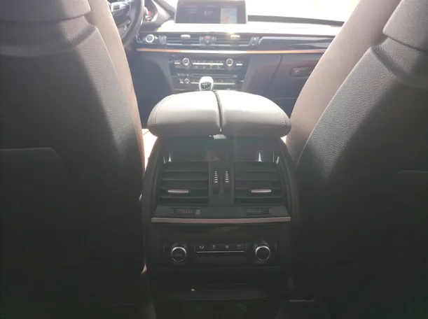 Car image 29