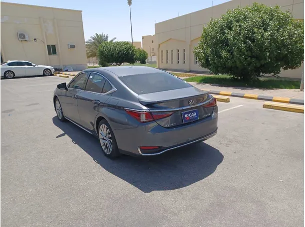 Car image 7