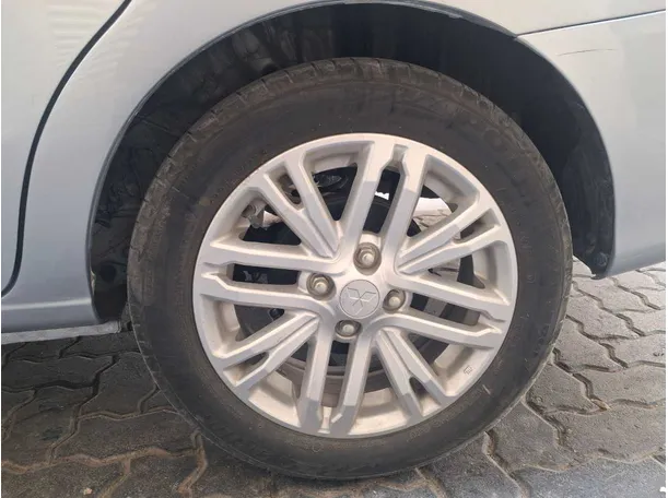 Car image 10