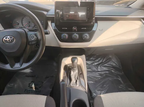 Car image 18