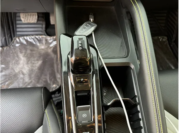 Car image 13