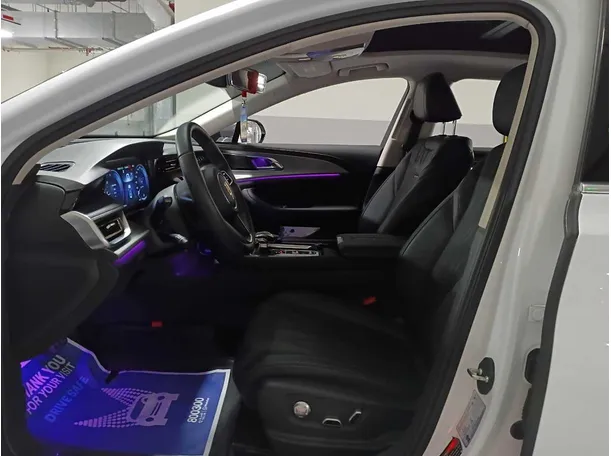 Car image 12