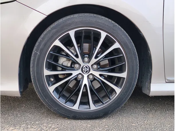 Car image 10