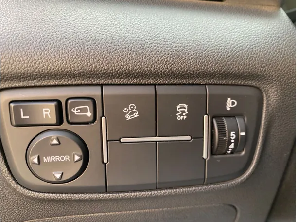Car image 24