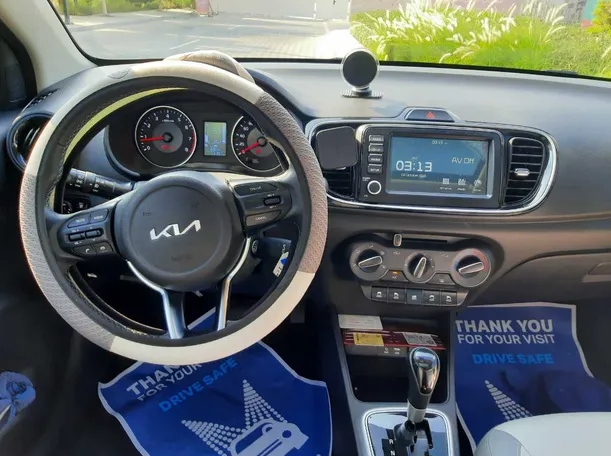 Car image 16