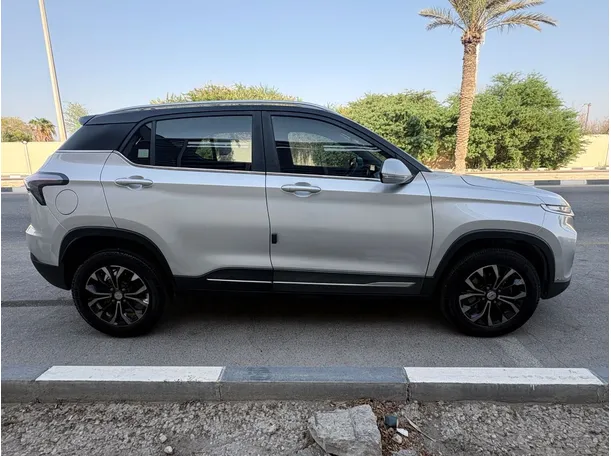 Car image 4