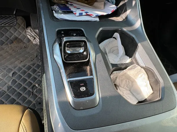 Car image 16