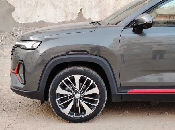 Car image 9