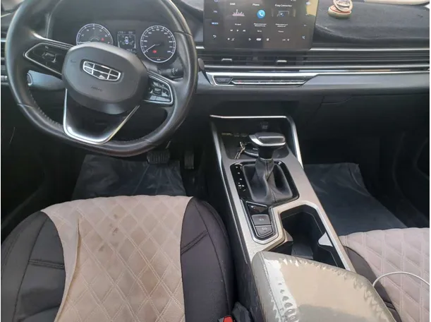 Car image 15
