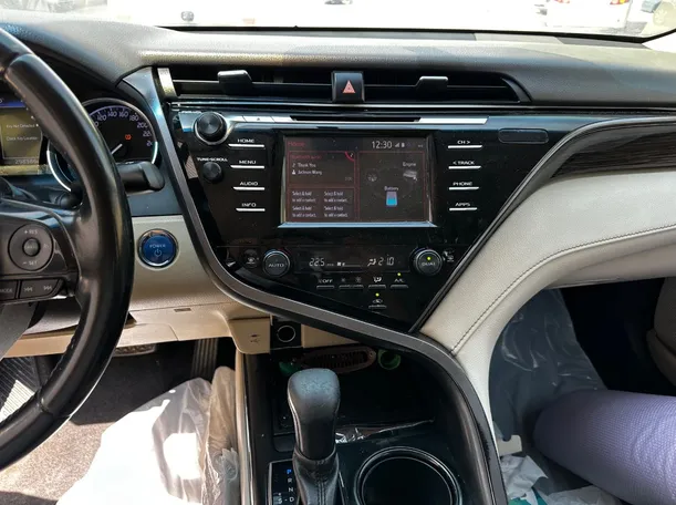 Car image 18