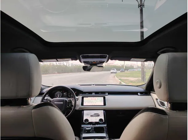 Car image 18