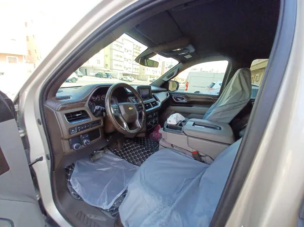 Car image 10