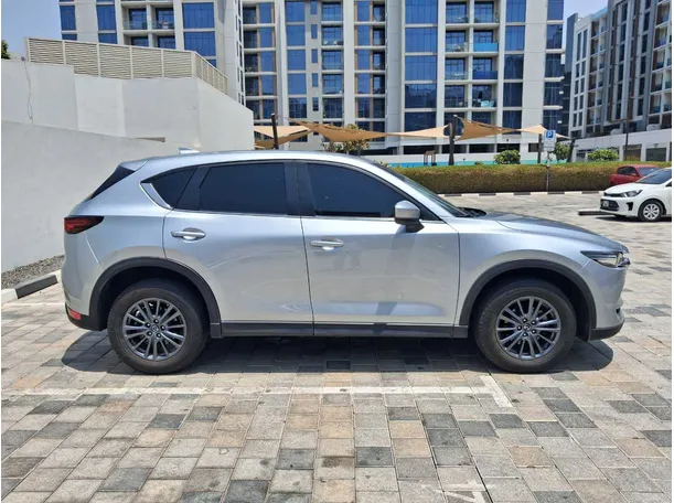 Car image 4