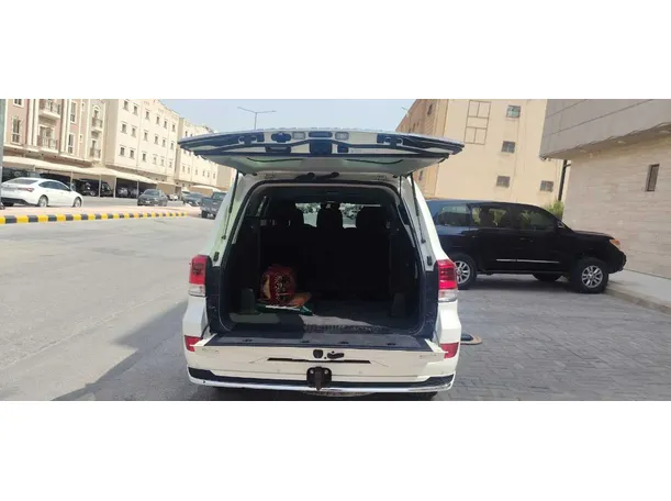 Car image 22