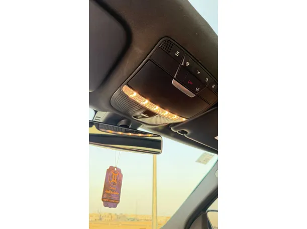 Car image 27