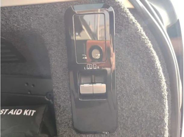 Car image 38