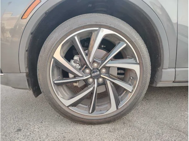 Car image 9