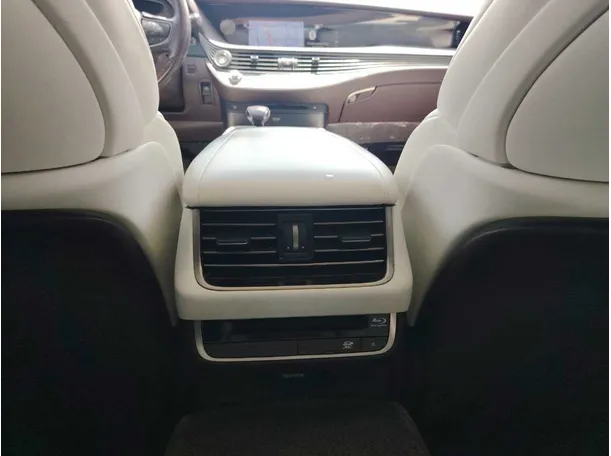 Car image 33