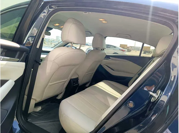Car image 19