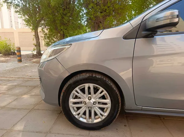 Car image 10