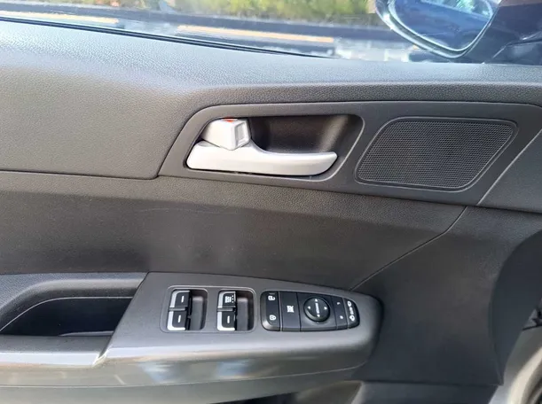Car image 34