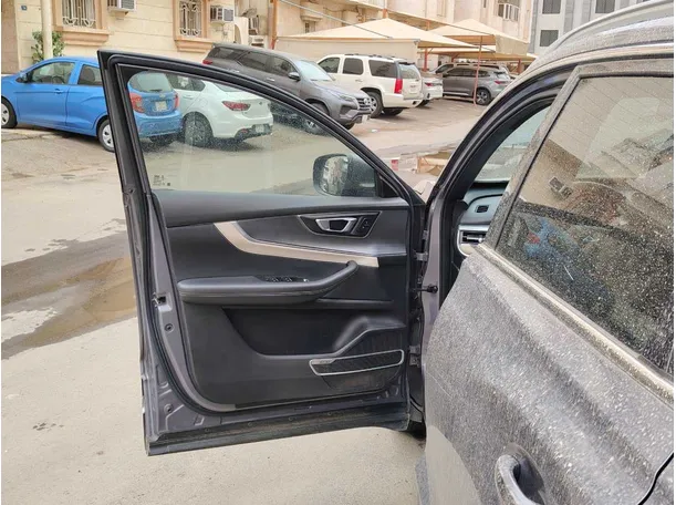 Car image 11