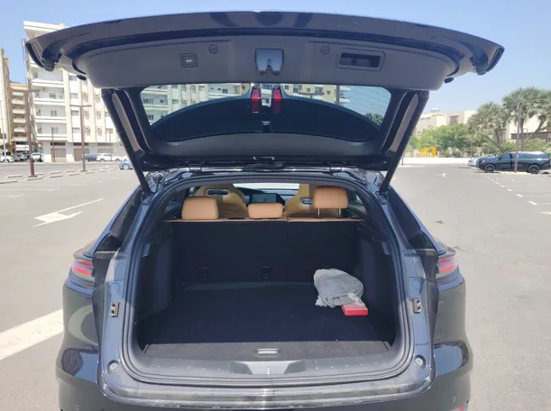Car image 25