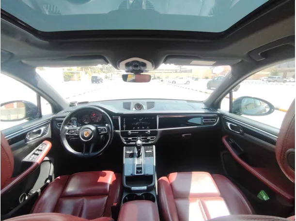 Car image 18