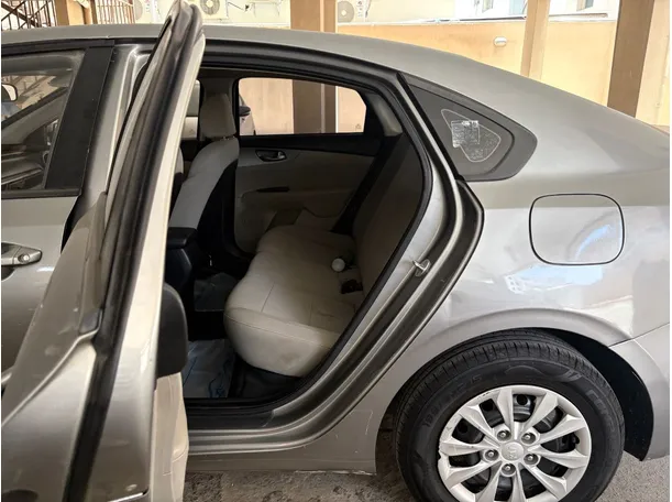 Car image 15
