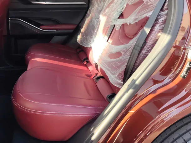 Car image 13
