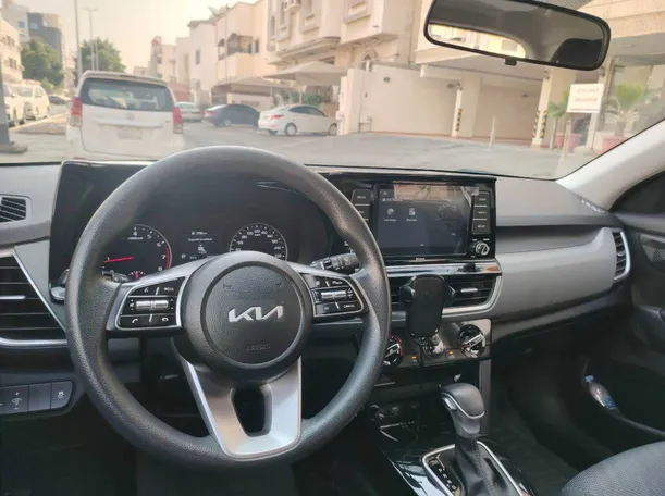Car image 30