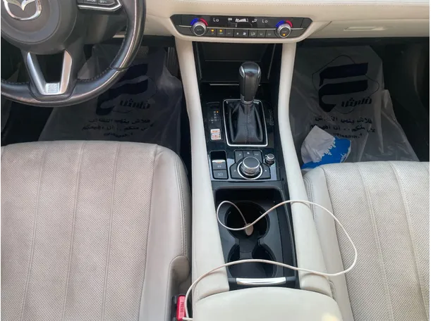 Car image 18