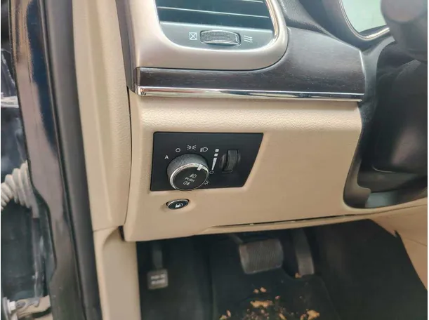 Car image 36