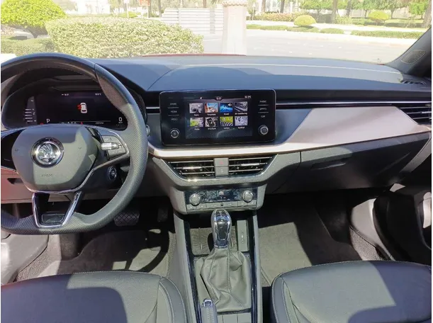 Car image 17