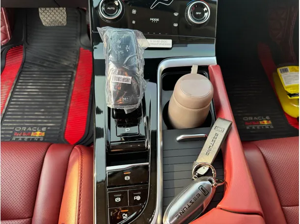 Car image 18