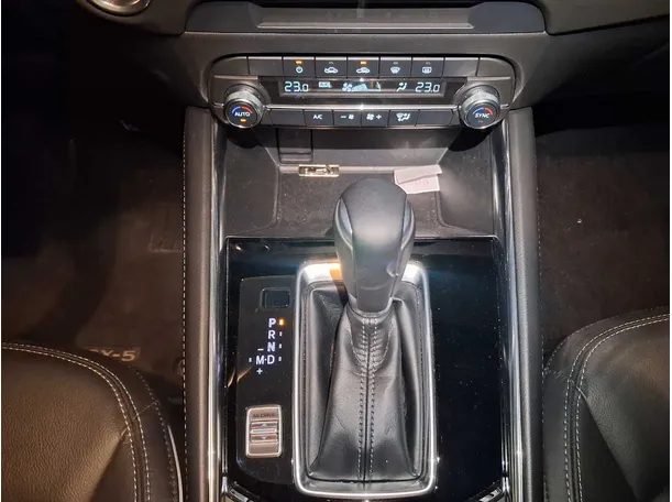 Car image 17