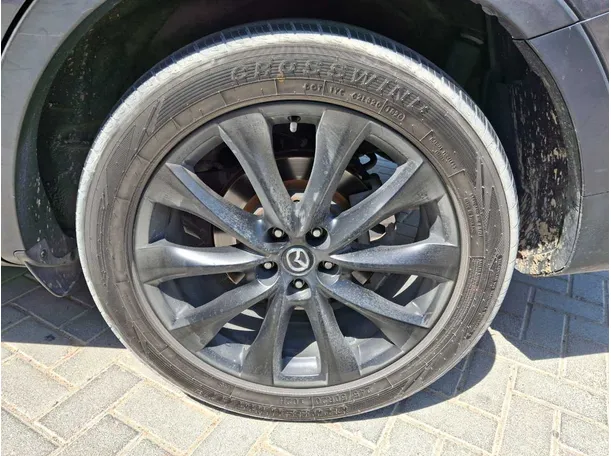 Car image 9