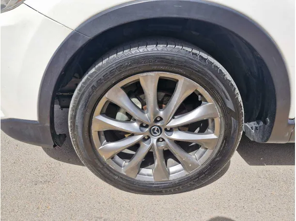 Car image 10