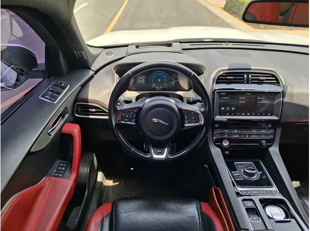 Car image 18
