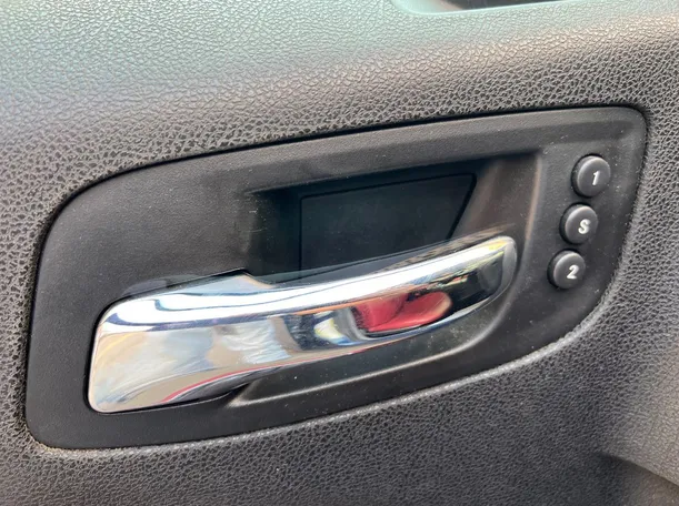 Car image 26