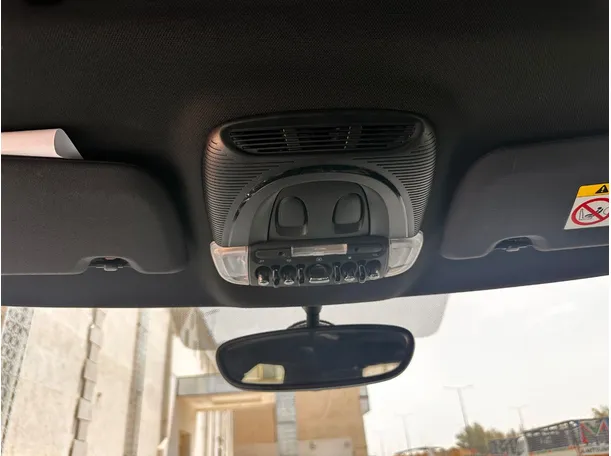 Car image 25