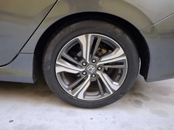 Car image 9