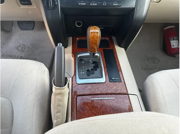Car image 19